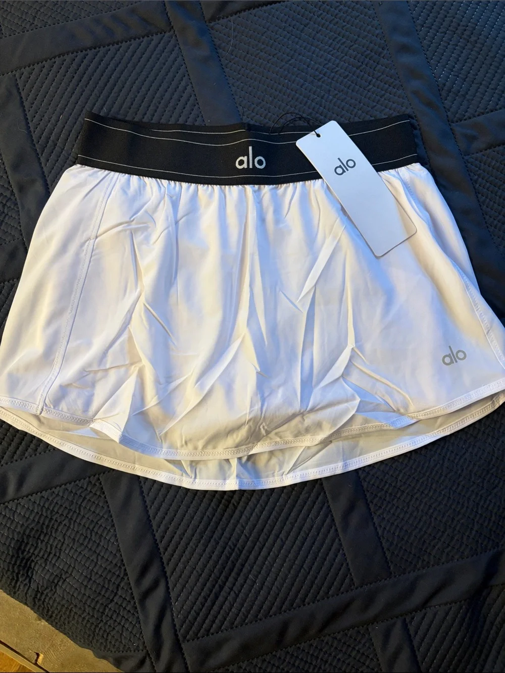 ALO Yoga White Athletic Skort with Black Elastic Waistband